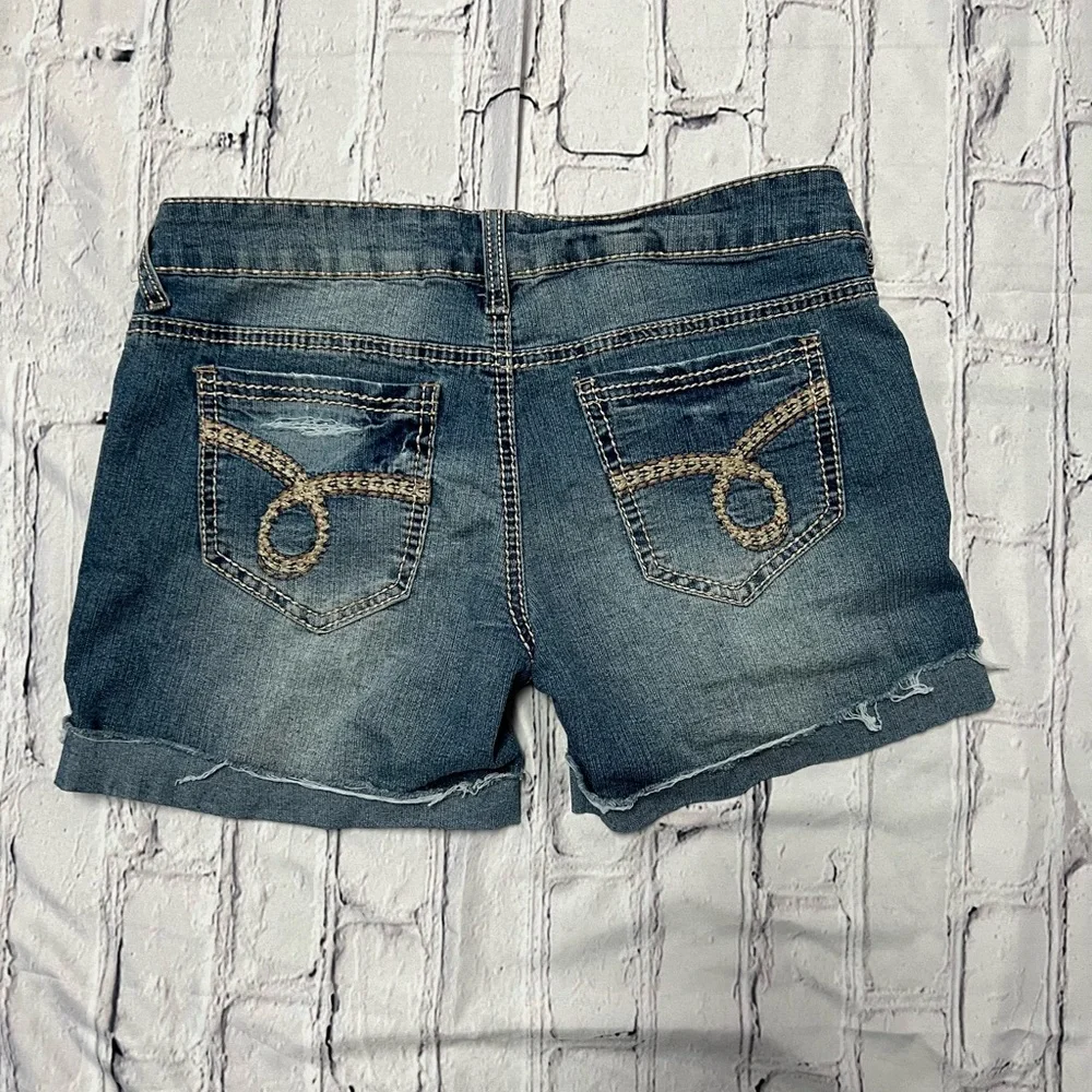 Rue21 Denim Cutoff Shorts - size 5/6 - Picture 4 of 6